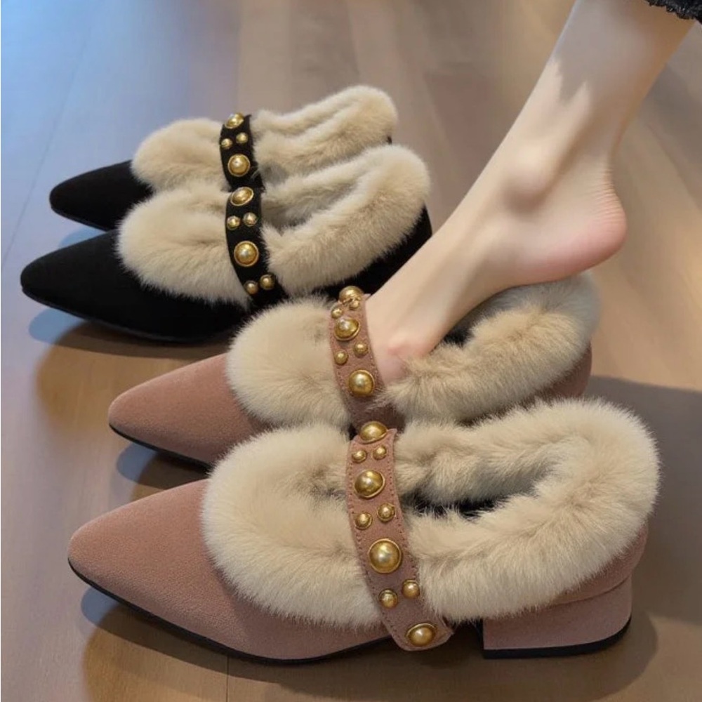 Chic Faux Fur Women's Slippers with pearl Gold Accents